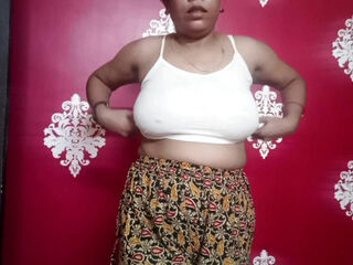 Amateur Desi Indian Bhabhi Lavisha Moaning with Big Tits & Fingering homemade.