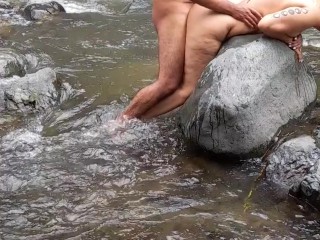 'follando en el rio'