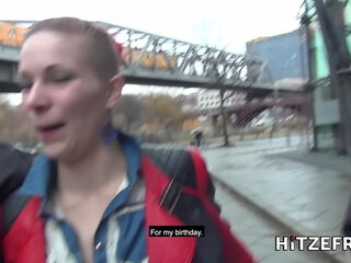 She rides them both expertly and gets fucked in the middle of the city. - Hitzefrei