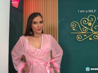 Kathy Lee's a mother of three who knows how to play with a toy - Kathy Lee - 40SomethingMag