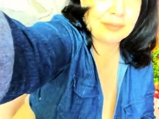 Webcam sex show featuring a brunette amateur MILF