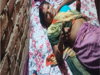 Desi Village bhabhi home made real sex