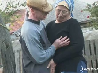 Granny enjoys a cumshot after passionate outdoor fucking