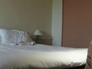 il se fait sucer par une pute a l hotel