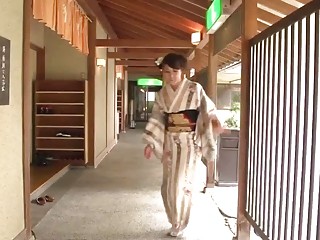 Aoi Mizuno deals two cocks in Asian threesome