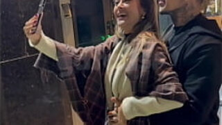 Conheci um gato roludo no pagode&comma; levei ele embora&comma; chupei no carro enquanto corno dirigia e dei gostoso no quarto - COMPLETO NO R