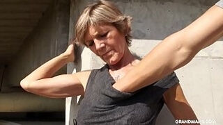 Hot blonde tattooed old cougar gives the best blowjobs