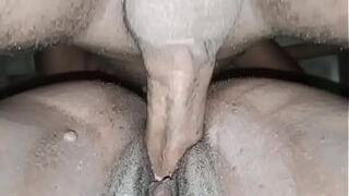Minha madrasta me pede uma massagem e, eu termino fodendo sua buceta com força no estilo cachorrinho