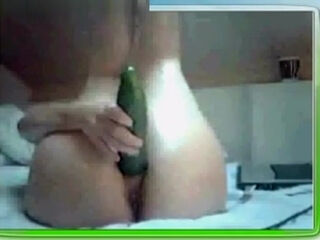 MSN Freundin mit Gurke