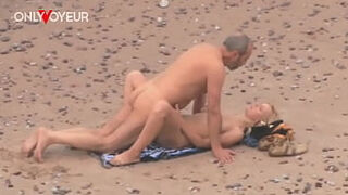 Beach Voyeur&period; Older guy fucking hot MILF on the ocean shore