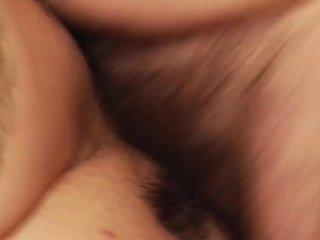 Blondie MILF bi-atch playing with her cunny until her