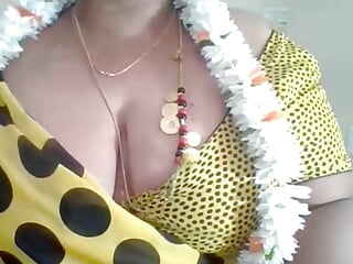 Telugu yellow Saree Aunty Open Bigboobs Sucking Puffy Nipples Sucking Dirty Talking Telugu Audio