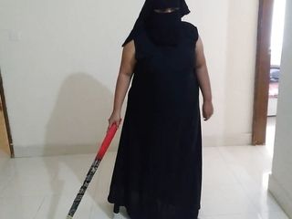 35 Year Old Indian Muslim Neighbor Aunty Fucked While Sweeping The House