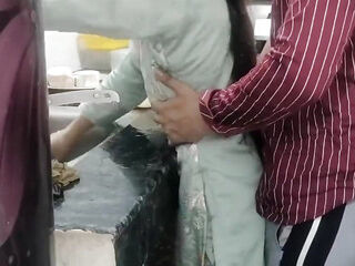 Bhabhi ko gandi video dikha kar jabar dasti pela