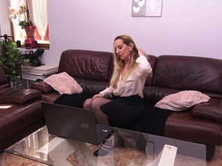 Mature Business Lady Louise Du Lac Fingering Her Own Ass - MatureNl