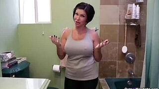 over40-Busty milf POV hanjob