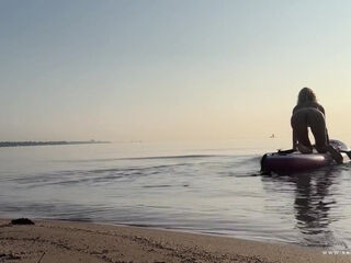 On The Water Paddle Board Cum With Lush